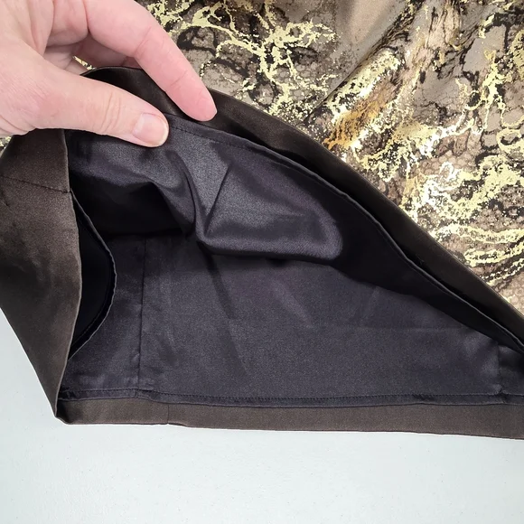 NWT T Tahari Gina Charmeuse Sheath Dress Molasses Metallic Gold Print Size 6 - Picture 6 of 14